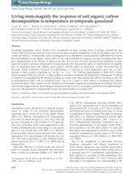 Living roots magnify the response of soil organic carbon decomposition to temperature in temperate grassland